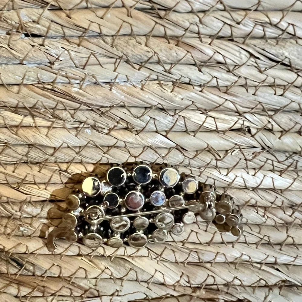 Black leaf rhinestones trendy brooch pin